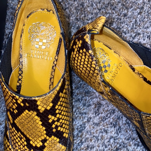 Vince C Fashion ankle bootie! - Picture 7 of 8